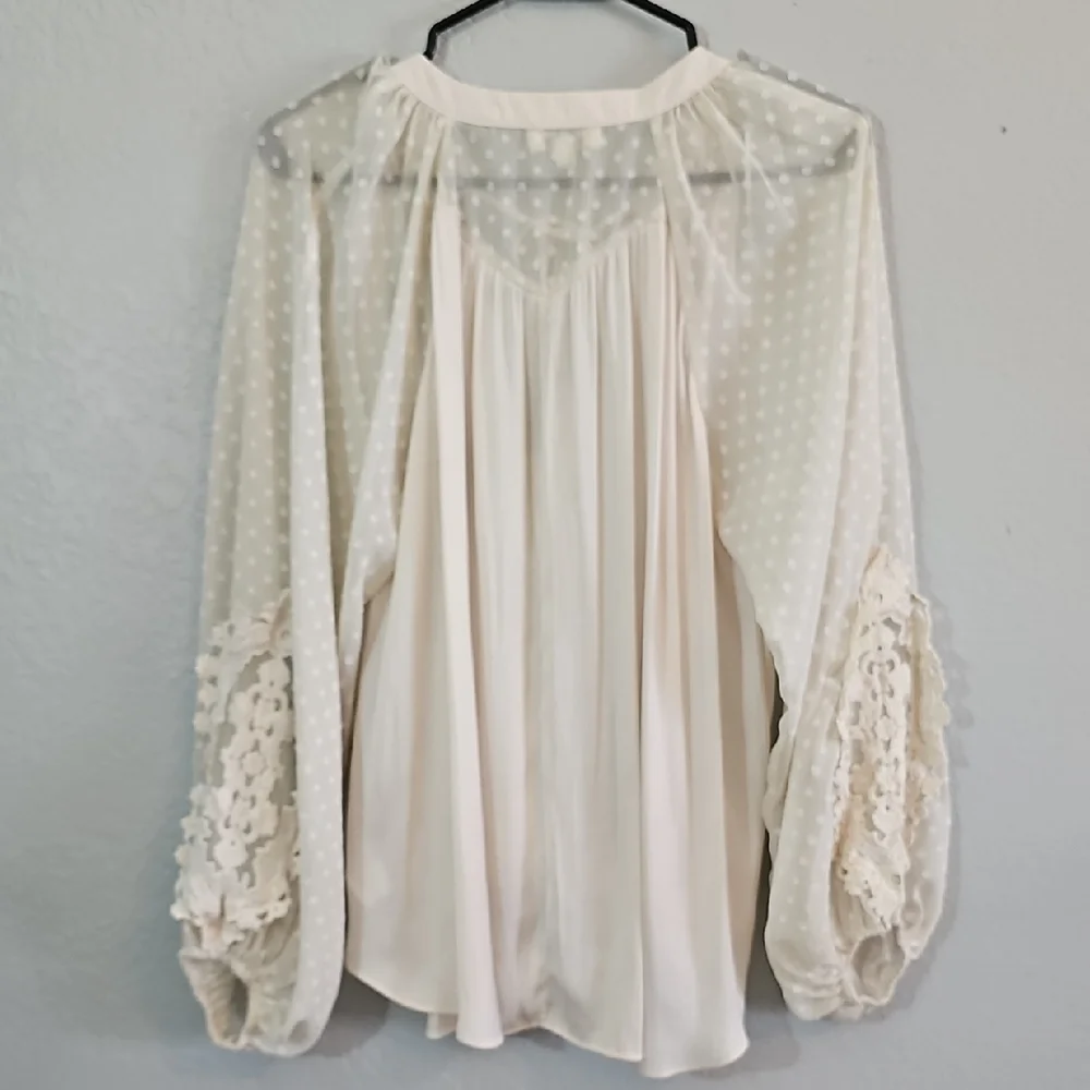 Umgee Cream Blouse Twist Front Sheer Swiss Dot Balloon Sleeves Womens Small - Picture 7 of 8